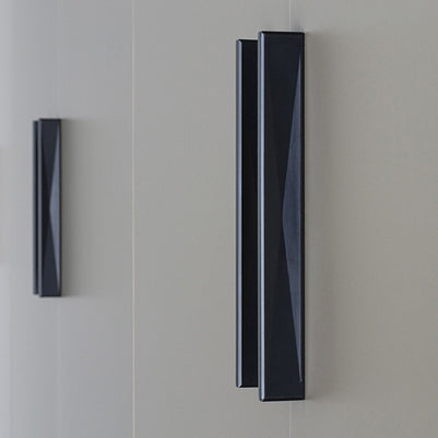 Buton pentru mobilă Tulip Envel 32 – auriu periat, zamac (rectangular)