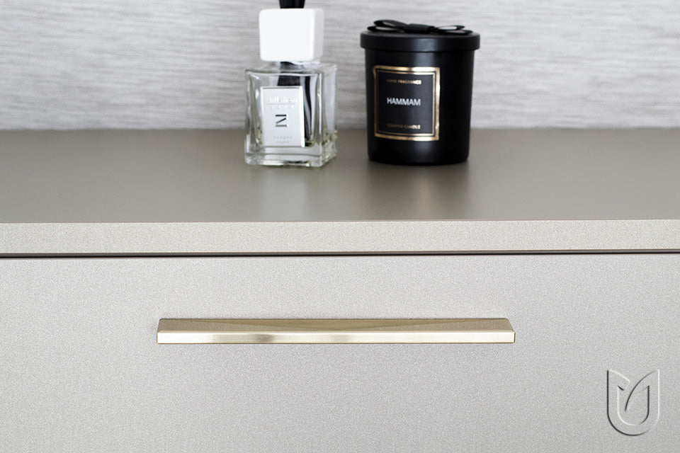 Buton pentru mobilă Tulip Envel 32 – negru mat, zamac (rectangular)