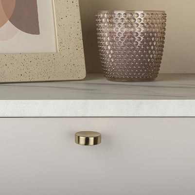 Buton pentru mobilă Tulip Blink – auriu închis periat, zamac (rotund)