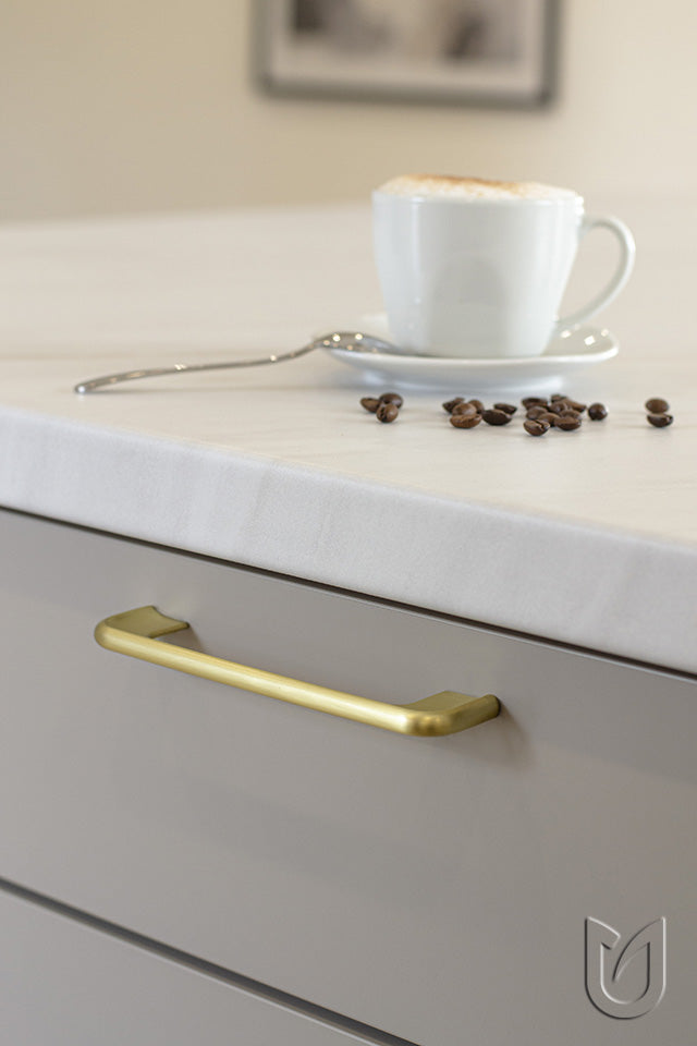 Buton pentru mobilă Tulip Tonk – auriu, metal (oval)