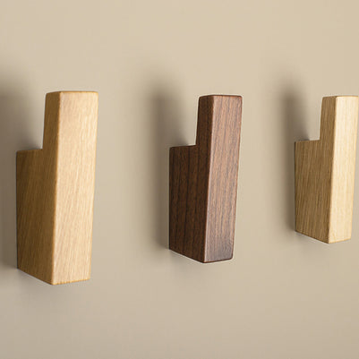 Buton pentru mobilă Tulip Xin – nuc lăcuit, lemn/metal