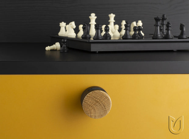 Buton pentru mobilă Tulip Hole 40 mm – stejar lăcuit & negru, lemn/metal (rotund)