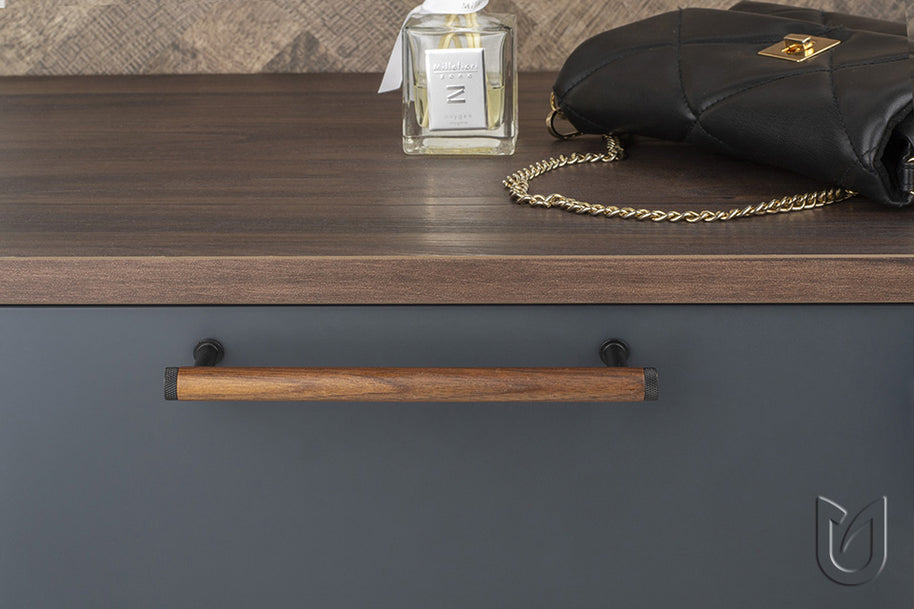 Mâner pentru mobilier Tulip Mewo – nuc / auriu mat, lemn & metal, interax 160 mm