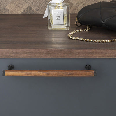Mâner pentru mobilier Tulip Mewo – nuc / auriu mat, lemn & metal, interax 160 mm