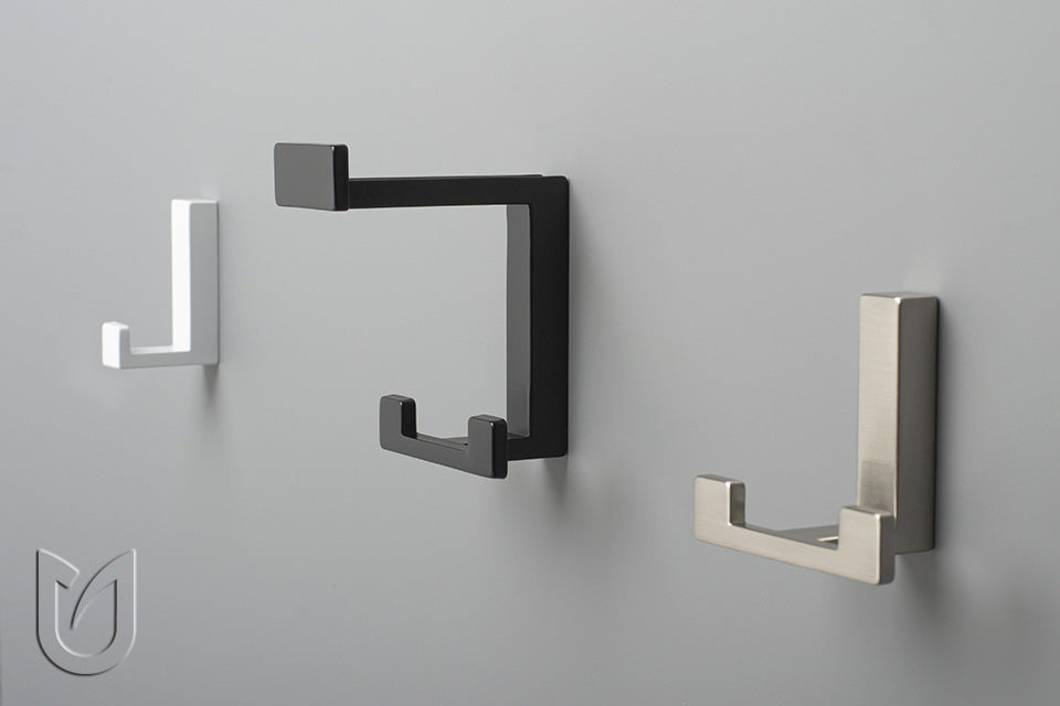 Agățătoare pentru cuier Tulip Kara S – alb lucios, finisaj glossy, 60 × 15 × 40 mm, 1 cârlig, zamac, montaj frontal, șuruburi incluse