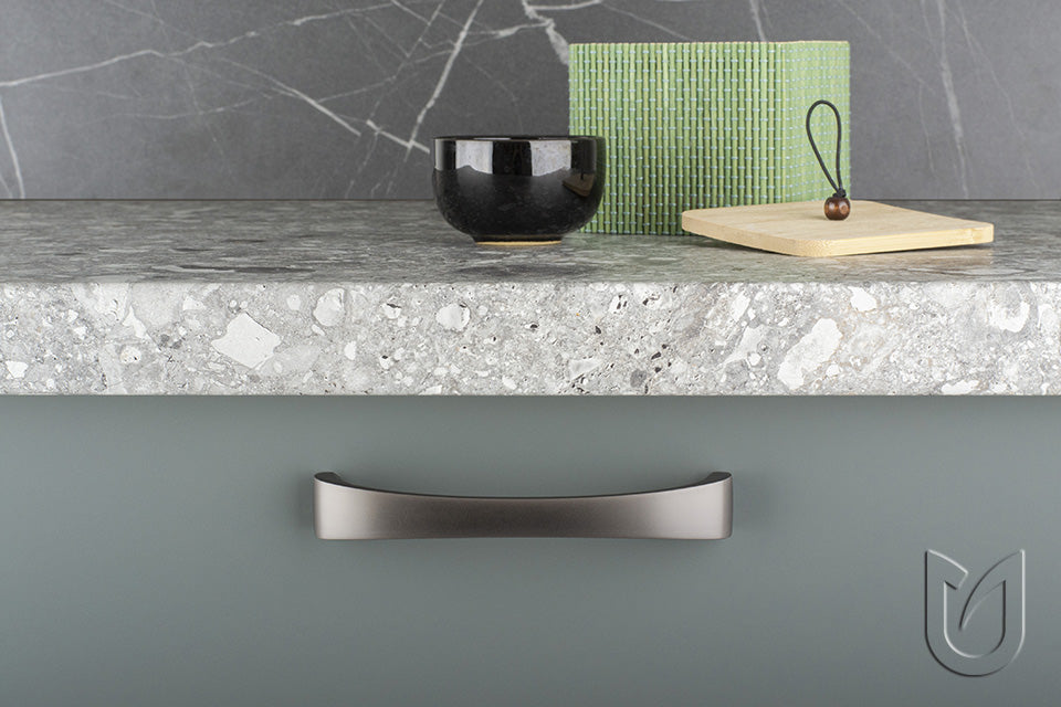 Buton mobilier Andrea – nichel negru mat, rotund, cu șurub