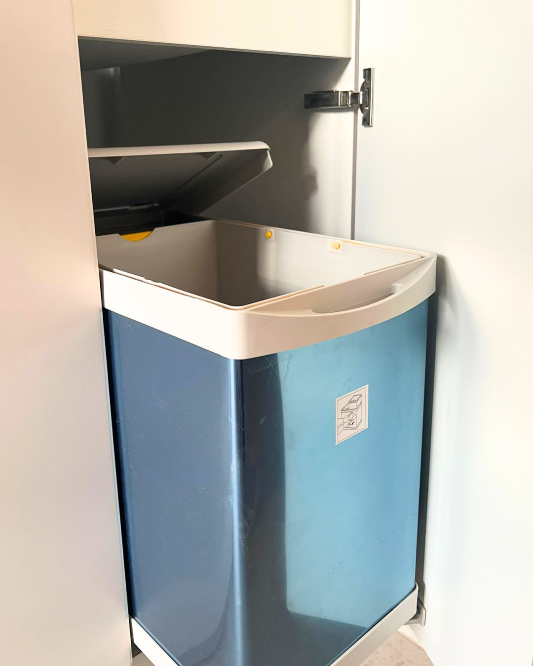 Mobilier bucătărie NORVINIA, cu blat din cuarț compozit