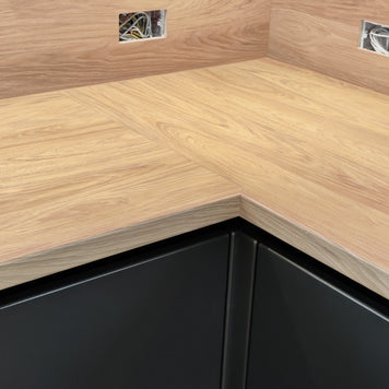 Mobilier de bucătărie NORVINIA cu blat, glaf și contrablat termorezistent, fronturi din MDF termoformat