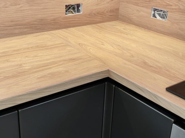 Mobilier de bucătărie NORVINIA cu blat, glaf și contrablat termorezistent, fronturi din MDF termoformat