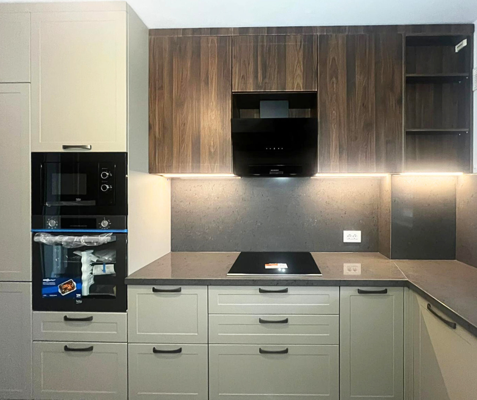 Mobilier pentru bucătărie NORVINIA, cu blat din cuarț compozit și chiuvetă montată sub blat