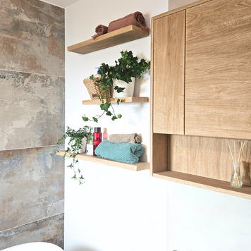 Mobilier pentru baie realizat la comandă de NORVINIA