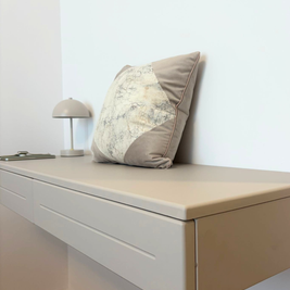 Mobilier la comandă din MDF termoformat pentru dormitor - noptieră, consolă și dressing