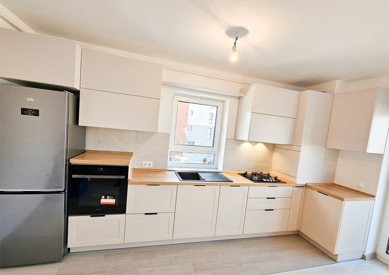 Mobilă bucătărie fabricată la comandă de NORVINIA din MDF termoformat