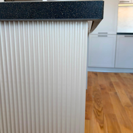 Mobilier din MDF termoformat cu blat din cuarț compozit și chiuvetă montată sub blat