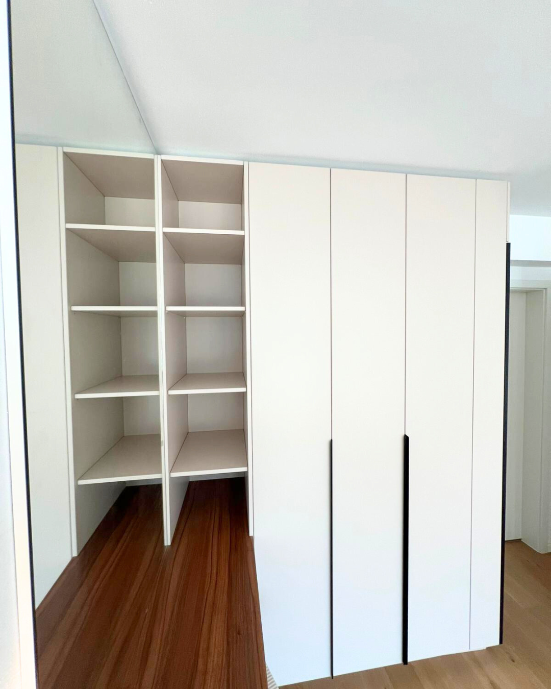 Mobilier la comandă pentru dormitor NORVINIA