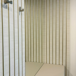 Mobilier pentru hol realizat la comandă de NORVINIA din MDF termoformat