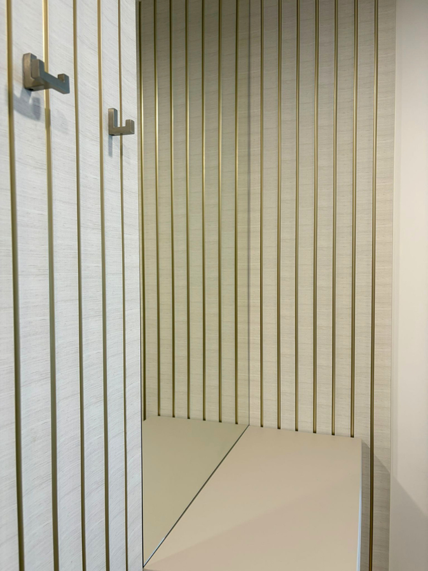 Mobilier pentru hol realizat la comandă de NORVINIA din MDF termoformat