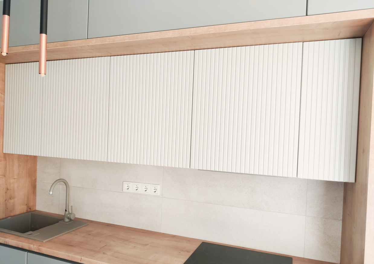 Mobilă bucătărie fabricată la comandă de NORVINIA din MDF termoformat