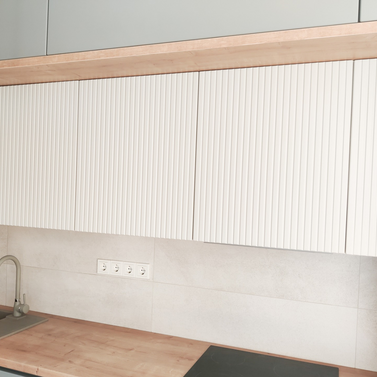 Mobilă bucătărie fabricată la comandă de NORVINIA din MDF termoformat