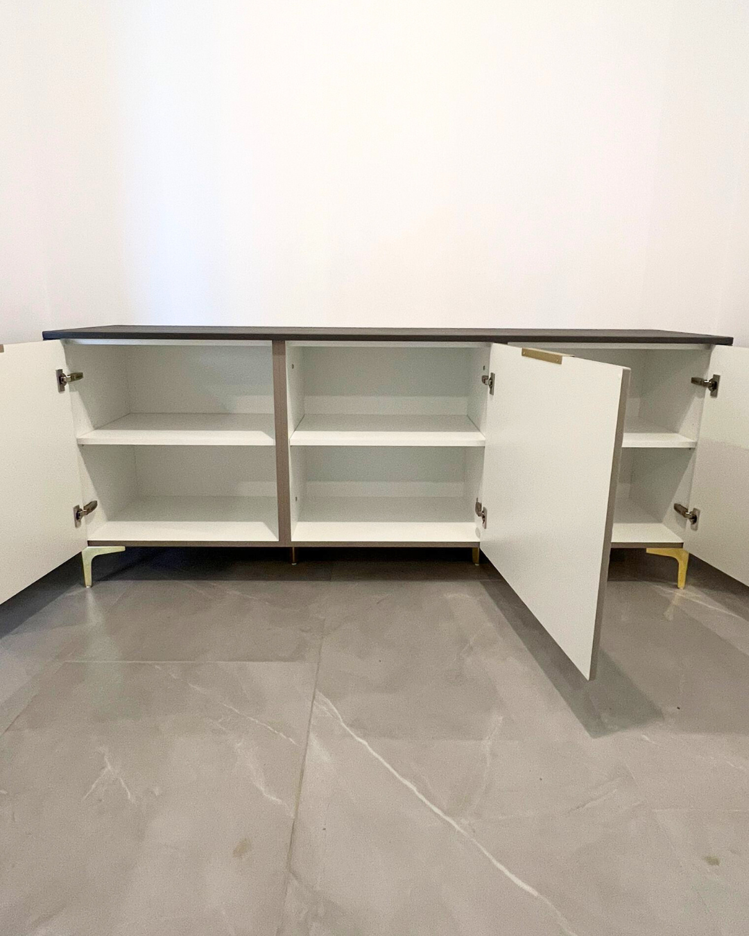 Mobilier pentru hol cu riflaj și oglindă realizat la comandă de NORVINIA