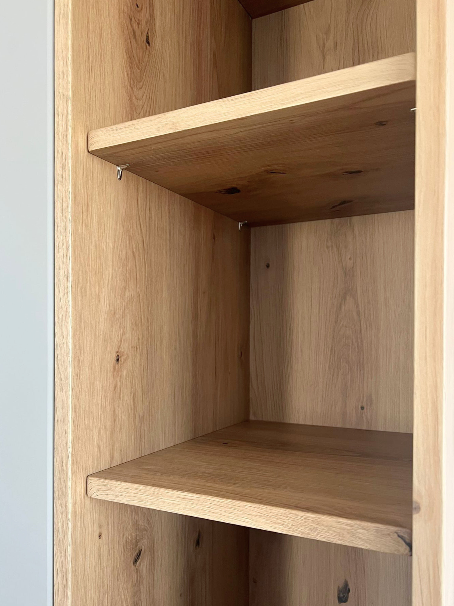 Mobilier pentru living din MDF termoformat realizat la comandă de NORVINIA