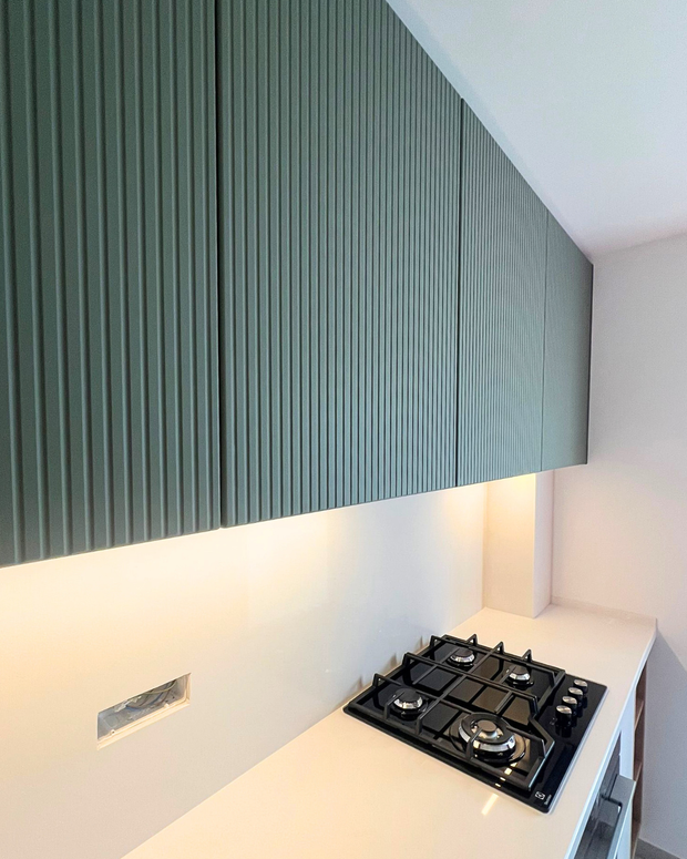 Mobilier bucătărie NORVINIA, cu blat din cuarț compozit