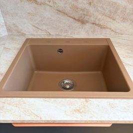 Mobilier din MDF termoformat cu blat termorezistent și mânere metalice aplicate/tip profil GOLA