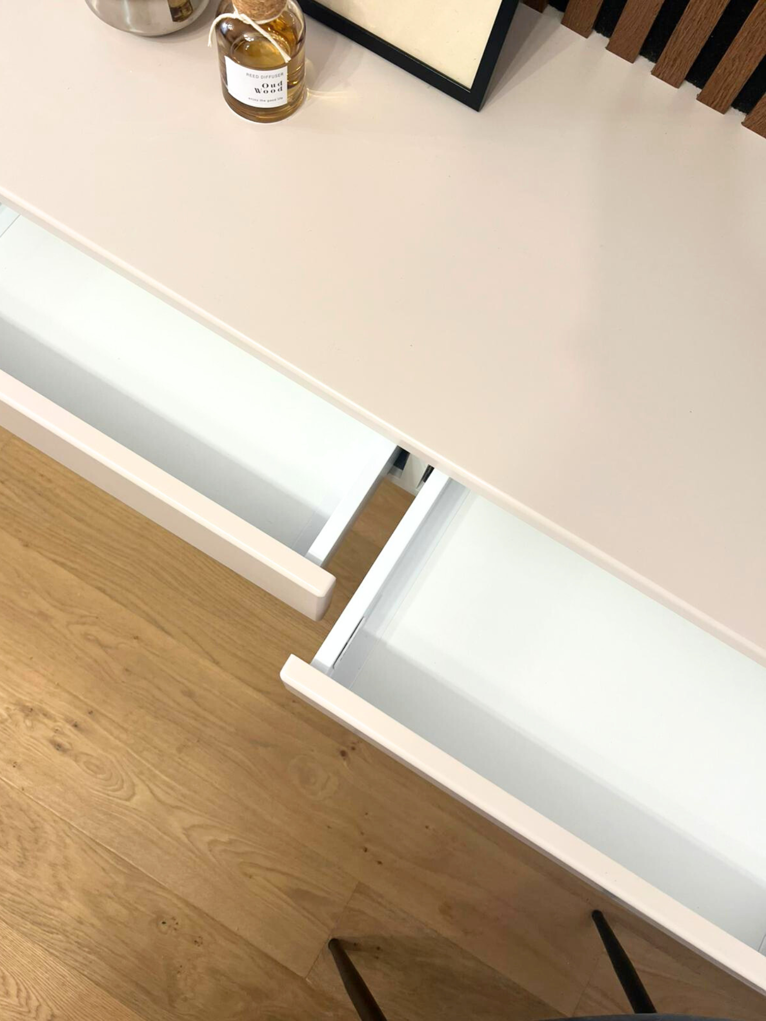 Mobilier pentru living din MDF termoformat realizat la comandă de NORVINIA