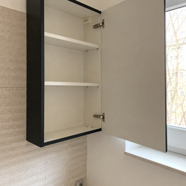 Mobilier pentru baie realizat la comandă de NORVINIA din MDF temoformat cu blat din cuarț compozit