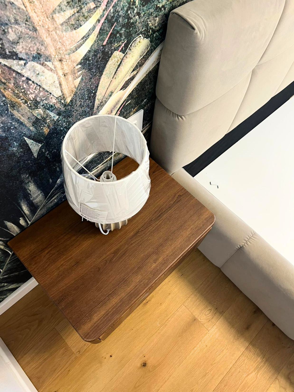 Mobilier la comandă din MDF termoformat pentru dormitor - noptiere și dressing