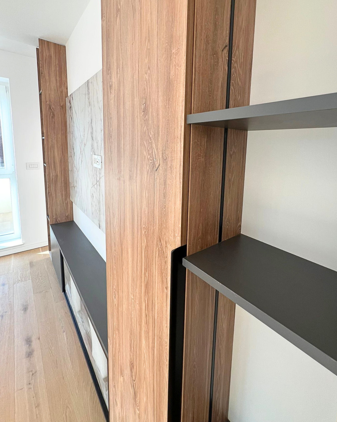 Mobilier pentru living realizat la comandă de NORVINIA