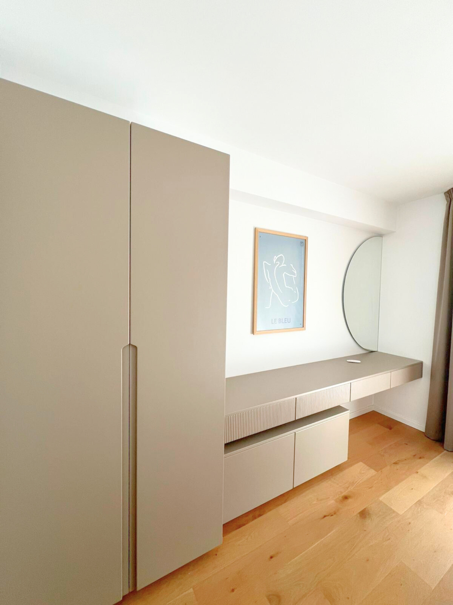 Mobilier la comandă din MDF termoformat pentru dormitor NORVINIA