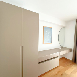 Mobilier la comandă din MDF termoformat pentru dormitor NORVINIA
