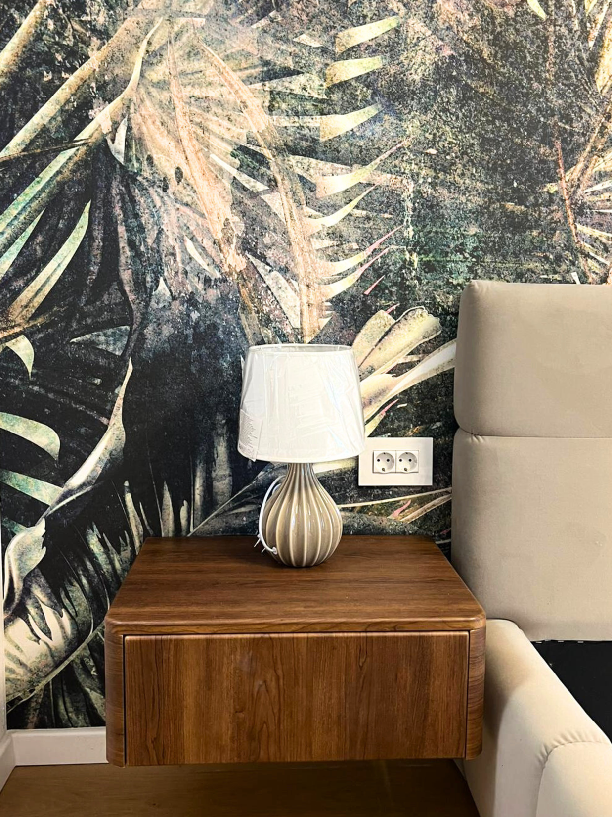 Mobilier la comandă din MDF termoformat pentru dormitor - noptiere și dressing