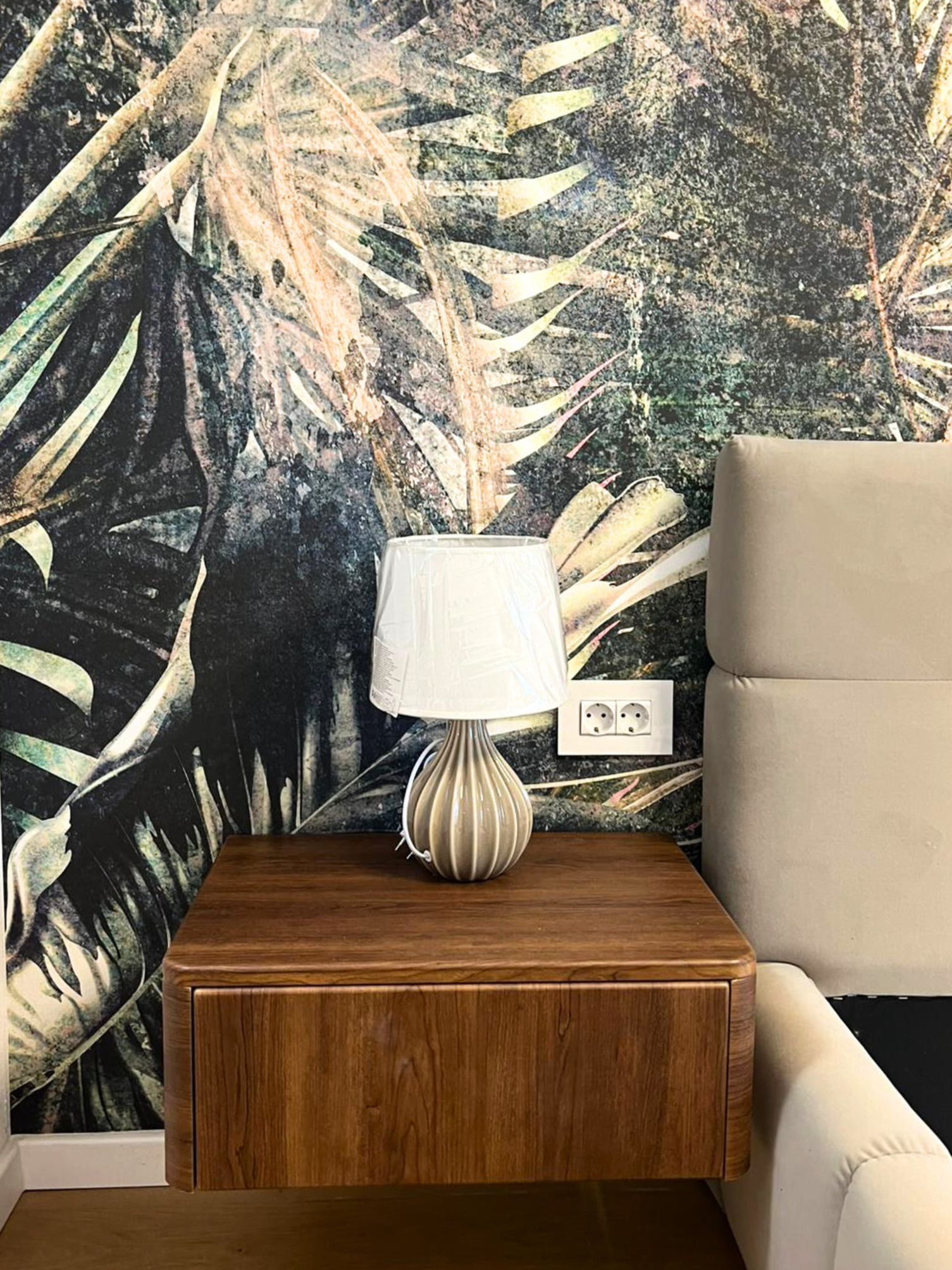 Mobilier la comandă din MDF termoformat pentru dormitor - noptiere și dressing