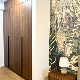 Mobilier la comandă din MDF termoformat pentru dormitor - noptiere și dressing