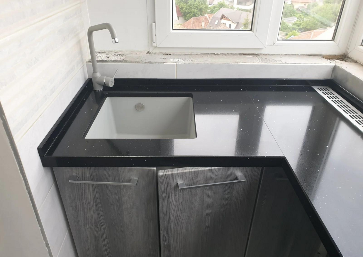 Chiuvetă sub blat din granit, fără picurător și cu o cuvă