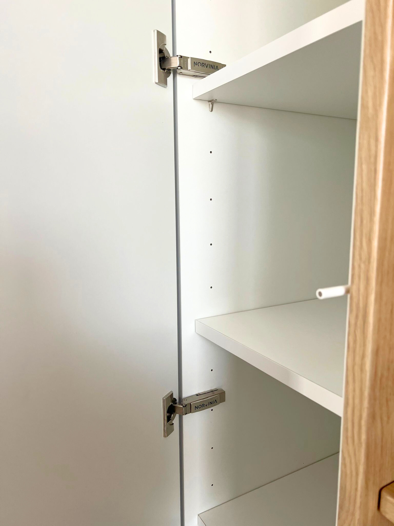 Mobilier pentru living din MDF termoformat realizat la comandă de NORVINIA