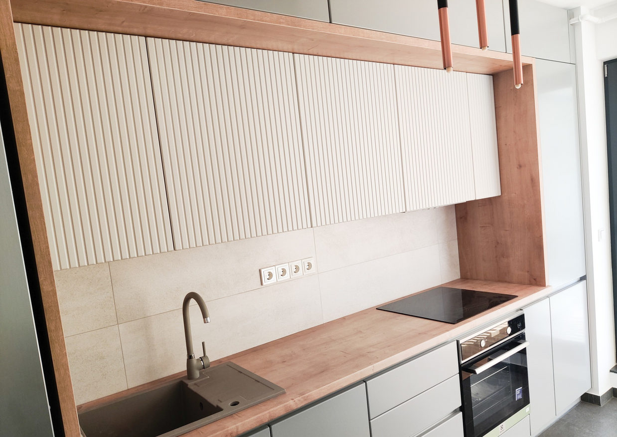 Mobilă bucătărie fabricată la comandă de NORVINIA din MDF termoformat