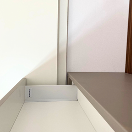 Mobilier pentru hol cu riflaj realizat la comandă de NORVINIA