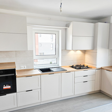 Mobilă bucătărie fabricată la comandă de NORVINIA din MDF termoformat