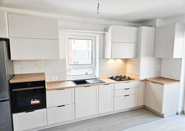 Mobilă bucătărie fabricată la comandă de NORVINIA din MDF termoformat