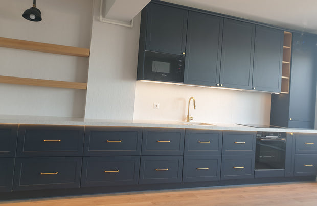 Mobilă de bucătărie NORVINIA cu blat din cuarț compozit și chiuvetă montată sub blat