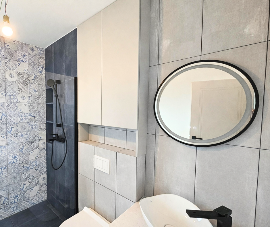 Mobilier pentru baie realizat la comandă de NORVINIA cu blat din cuartz compozit