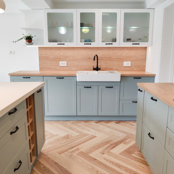 Mobilier de bucătărie NORVINIA din MDF termoformat cu insulă din cuarț compozit