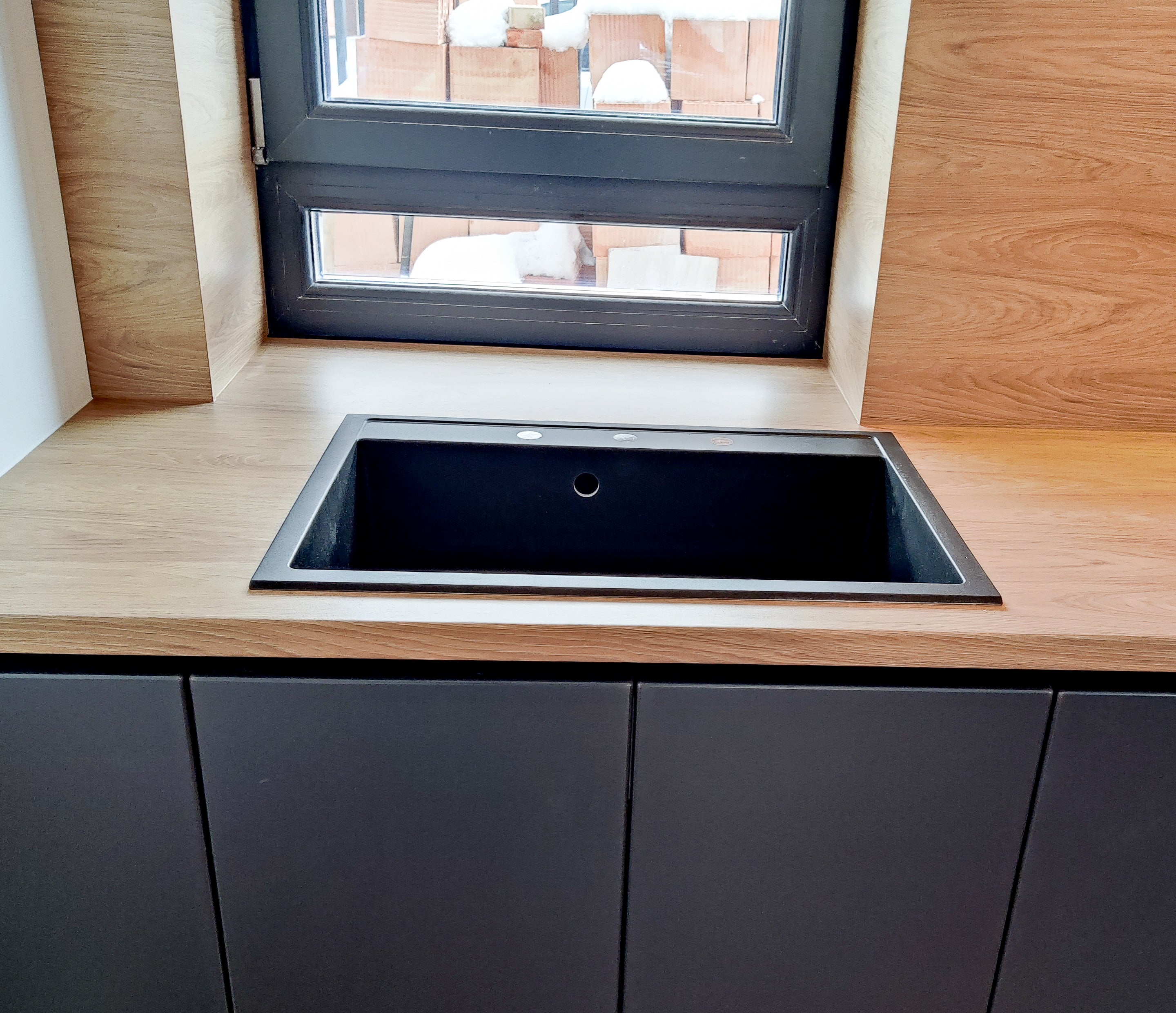 Mobilier de bucătărie NORVINIA cu blat, glaf și contrablat termorezistent, fronturi din MDF termoformat