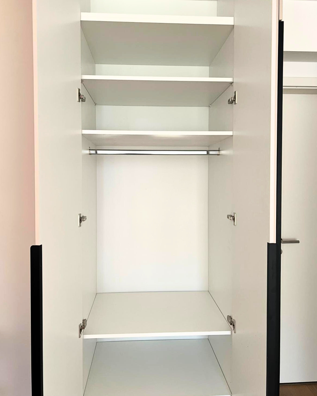 Mobilier la comandă pentru dormitor NORVINIA