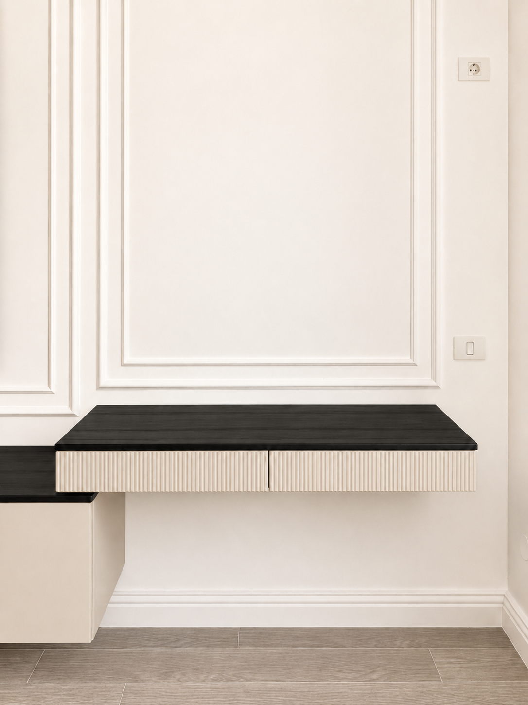 Mobilier pentru living din MDF termoformat cu vitrină și zonă de depozitare realizat la comandă de NORVINIA