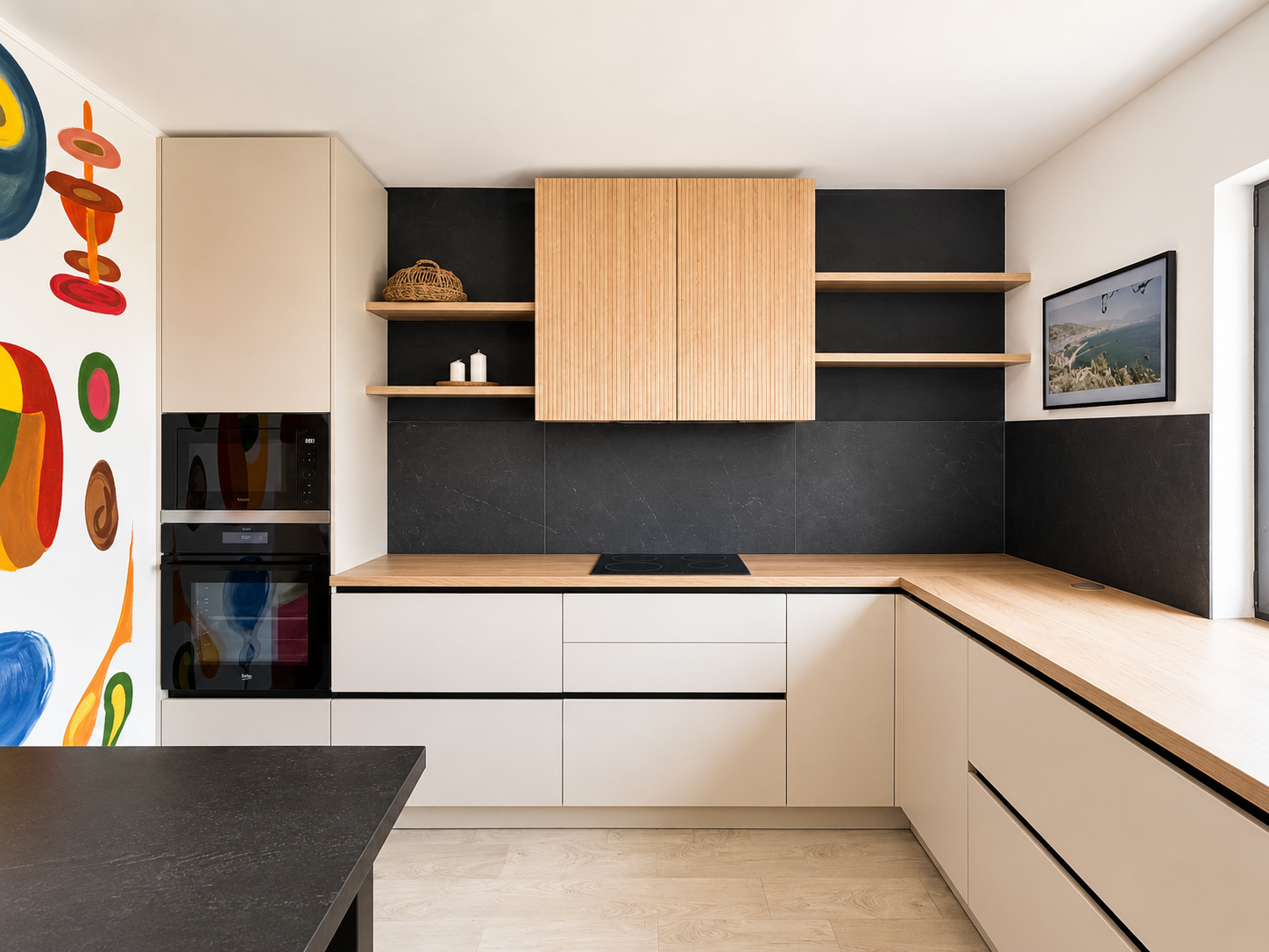 Mobilier de bucătărie NORVINIA, cu fronturi din MDF termoformat în două culori, blat termorezistent EGGER și mânere tip profil GOLA