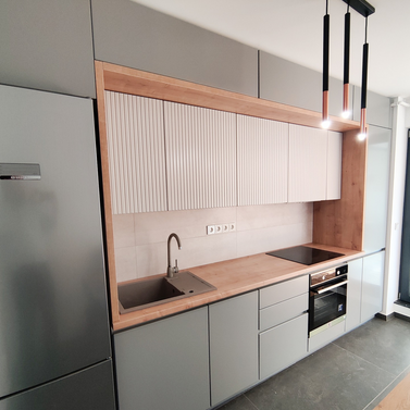 Mobilă bucătărie fabricată la comandă de NORVINIA din MDF termoformat